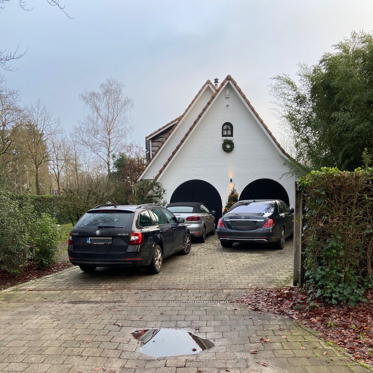 Als uw titelvoerend burgemeester een lockdownfeestje aan het geven is, dan zijn de Corona-regels toch voorbij in uw gemeente, hé? 🧐

Toch?