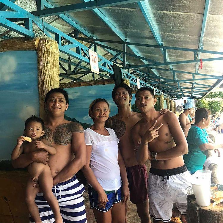 RaymonLaya's tweet photo. i love u  ma 😘 https://t.co/qi0b5gnFvw