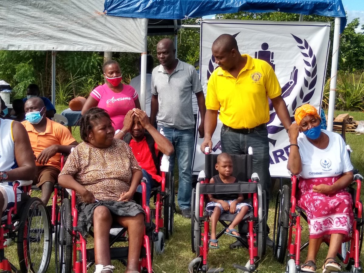 7020Club's tweet photo. Distribution of wheelchairs, supported by Everett's sister club. We thank Rotary Everett

Distribution de chaise roulante à Ouanaminthe, une activité qui a été soutenue par le club frère d'Everett. Nous remercions Rotary Everett et nous encourageons d'autres à suivre l'exemple https://t.co/5zxO00zWCe