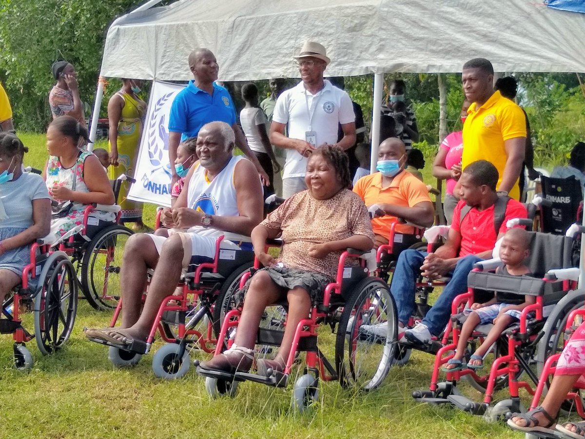 7020Club's tweet photo. Distribution of wheelchairs, supported by Everett's sister club. We thank Rotary Everett

Distribution de chaise roulante à Ouanaminthe, une activité qui a été soutenue par le club frère d'Everett. Nous remercions Rotary Everett et nous encourageons d'autres à suivre l'exemple https://t.co/5zxO00zWCe