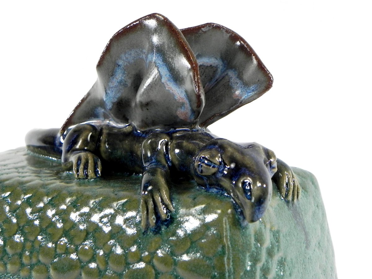 gertrudkrumpf's tweet photo. Are feeling like this dragon this morning? Me too. #grumpydragon #notamorningdragon #dragonissleepy #dragons #pottery #ceramics #potter #artist #sagerocky #etsymudteam #carvingsbygandzpottery #stoneware #standard306 #cone6 #makersgonnamake https://t.co/BWPaUTE9e8
