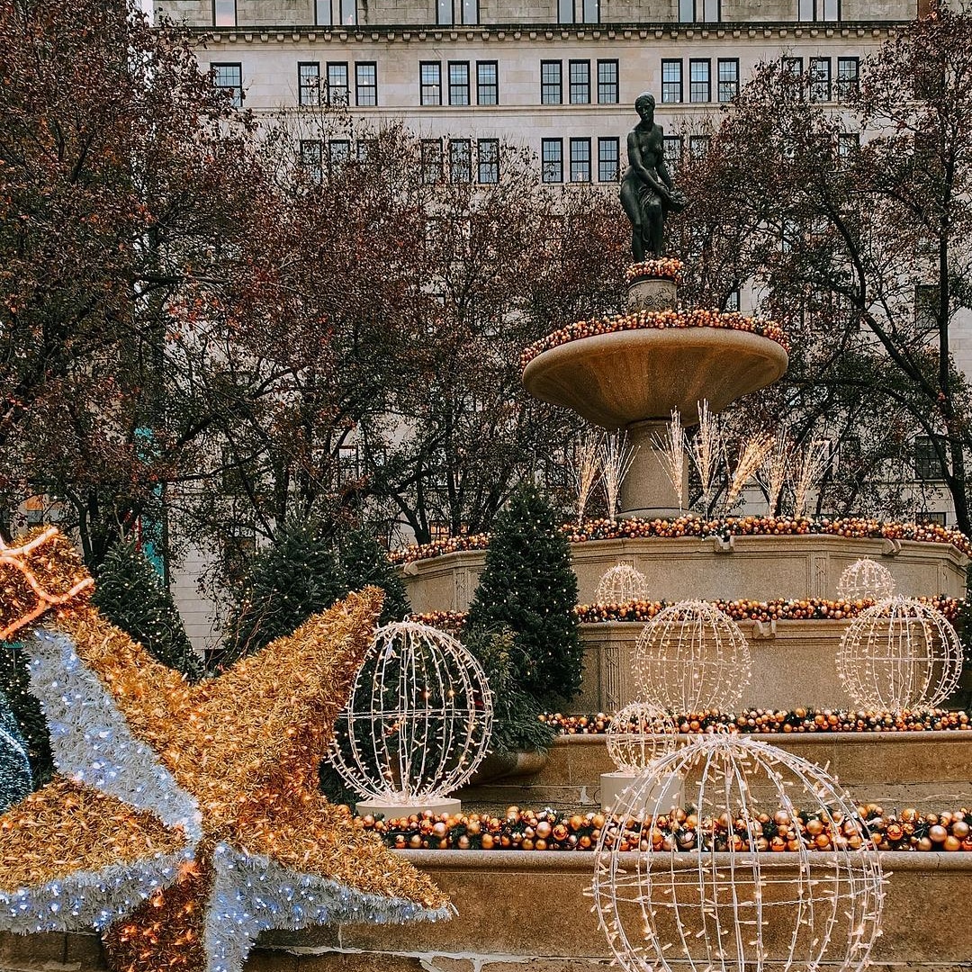 #pulitzerfountain in front of the #plazahotel