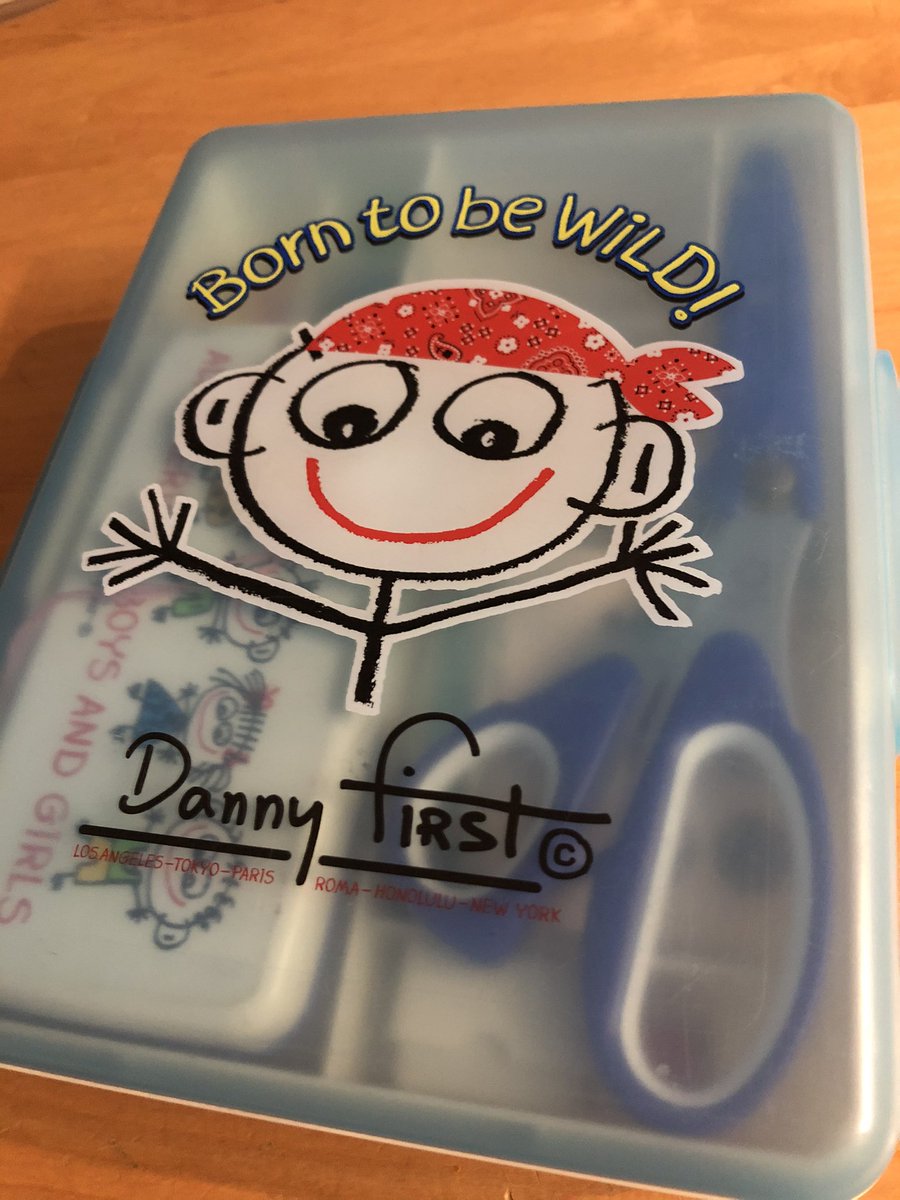 rrioka's tweet photo. 子供の保育園道具の裁縫🪡🧵
いまだ、小学生の頃の裁縫セット使ってます😂
まち針、裁ちばさみ、糸切りばさみ、残ってた糸、20年以上経つけど何の問題もなく使える✨
ハサミの切れ味抜群✂️✨
製品の質が良かったか、保管状況が良かったか⁉️😙
#裁縫セット
#dannyfirst
#20年以上前 https://t.co/PGRT1gwpVA