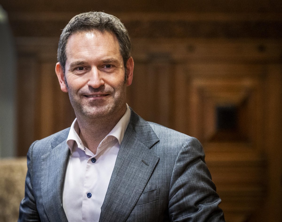 nhdagblad's tweet photo. Interview: hoe Haarlems is de nieuwe CDA-wethouder Michel Rog en wat wil hij bereiken in de stad? ’Er mag hier wel wat meer groen komen’ https://t.co/eZSfae5Jvr https://t.co/xqTqhbacGh