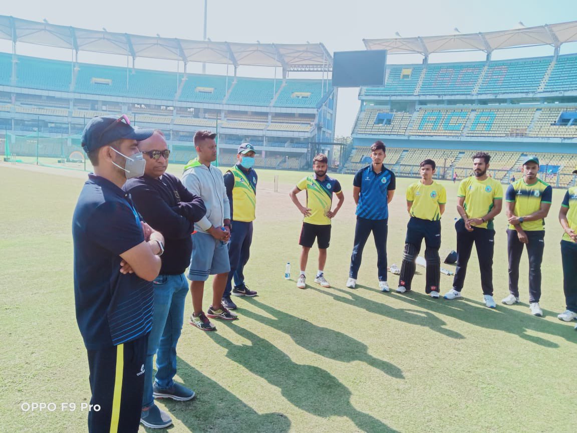 ajratra's tweet photo. ACA Secretary @lonsaikia wishing ‘Happy New Year’n encouraging the players before leaving to Kolkata for Syed Mushtaq Ali Tournament.
#AjayRatra #Coach #AssamTeam #SyedMushtaqAliTournament #T20 #MotivationalSpeech #AssamCricketAssociation @assamcric https://t.co/PccF6pg54n