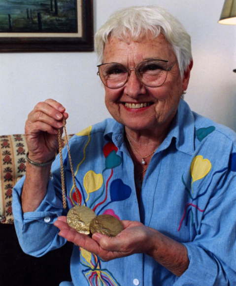 Le 17 mai 1999, Betty Robinson décède à 87 ans d’un cancer alors qu’elle luttait également contre la maladie d'Alzheimer.Elle restera sans doute à jamais la plus jeune championne féminine du 100 mètres de l'histoire olympique  #Fin