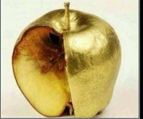 MThriving's tweet photo. Have you ever cut into a food item that looks delish on the outside only to find it is rotten (literally) on the inside?
Quite apropos for a #Narcissist.
A narc will FLIP FLOP between these two depending on the AUDIENCE & goal at the time.
#Dangerous #FalsePersona #Fraud #Fake https://t.co/cZ2oXCl7lS