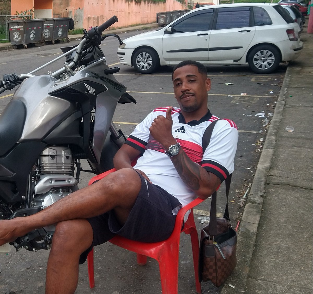 Fernand83094790's tweet photo. Vamos ser feliz sem pressa. Quem corre, tropeça.🕊️🇬🇳🍃 https://t.co/eQVwbgkuus