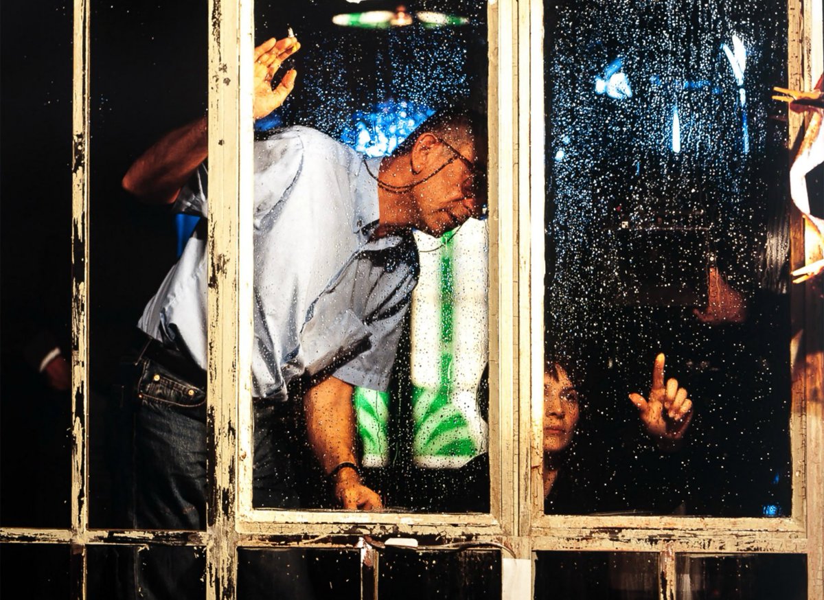 mubiturkiye's tweet photo. Krzysztof Kieślowski ve Juliette Binoche, ÜÇ RENK: MAVİ setinde.

(Fotoğraflar: Piotr Jaxa, 1993) https://t.co/FvEp3pkdR4