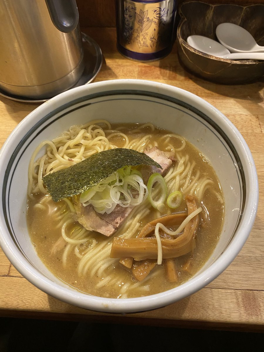 RUITAWAMAN's tweet photo. 門前仲町にあるこうかいぼうというラーメン屋さんが好きでしょうがない。店員さんもとても親切です。見た目より重くなくあっさり食べれます。#ラーメン #こうかいぼう https://t.co/ZcU7WZjwJE