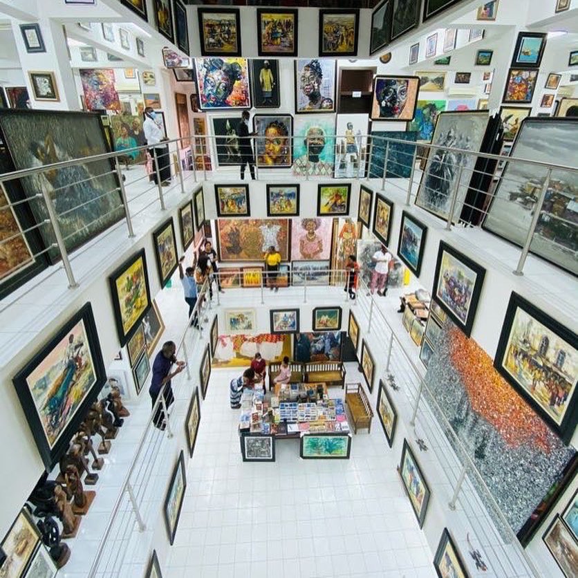 BookHangout's tweet photo. #𝐁𝐇𝐓𝐫𝐢𝐛𝐞𝐄𝐎𝐘𝐇𝐚𝐧𝐠𝐨𝐮𝐭 ~At the BookHangout Tribe, we ended the year with a blast! For Part Two of our end of year hangout, we visited Nike Art Gallery and had a moment with Mama Nike herself! 😆 
Join the #BHTribeCommunity - 2021 Membership is open, check Link in Bio https://t.co/iRuOXJCsgh