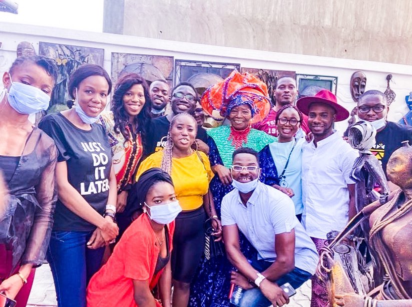 BookHangout's tweet photo. #𝐁𝐇𝐓𝐫𝐢𝐛𝐞𝐄𝐎𝐘𝐇𝐚𝐧𝐠𝐨𝐮𝐭 ~At the BookHangout Tribe, we ended the year with a blast! For Part Two of our end of year hangout, we visited Nike Art Gallery and had a moment with Mama Nike herself! 😆 
Join the #BHTribeCommunity - 2021 Membership is open, check Link in Bio https://t.co/iRuOXJCsgh