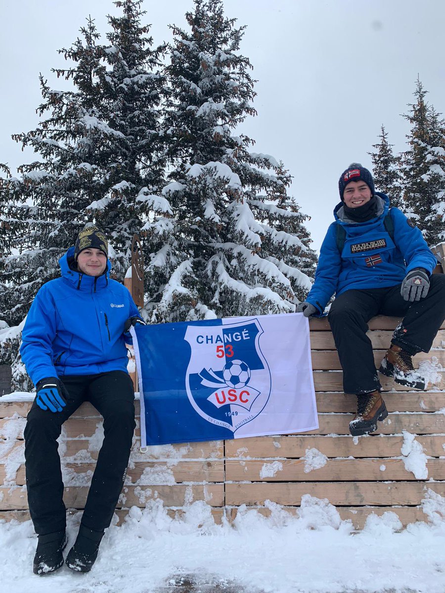 uschangefoot's tweet photo. 📸 Luc Chaîneau et Martin Gérault
🇫🇷 Les Saisies, France

Clin d’œil de la doublette Chaîneau-Gérault sur le balcon du Mont-Blanc dans la station des Saisies.

Vous aussi, partagez vos photos en vacances ou en voyage avec le hashtag #TravelUSC ! 

#TeamUSC
⚽️🔵🙌🏼🎿💙⛷ https://t.co/DFeQ90aoGB