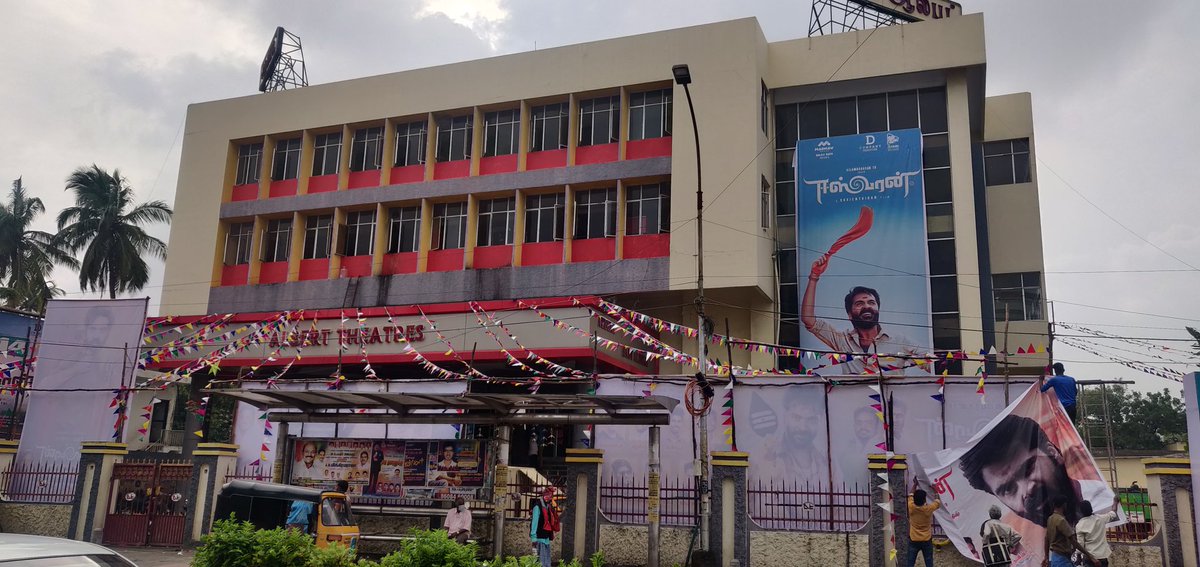 SelvamDurai26's tweet photo. Varaan...Varaan...Namma Singa Tamizhan🔥 we are getting all set for Audio Launch 🎉
Festival Mood ON 💥🤩❣️💯 #Alpert Theatre 🤩💥💯
#EeswaranAudioLaunch Waiting for Thalaivan speech 🙏🙏🥺❣️
#Eeswaran #EeswaranAudioLaunch https://t.co/JtQVwiuTga