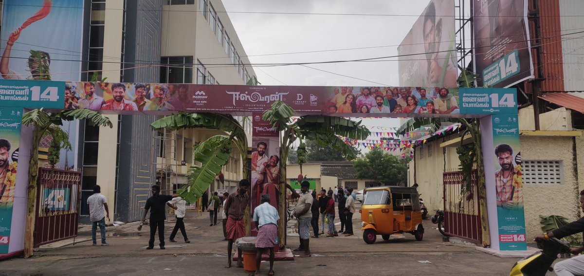 SelvamDurai26's tweet photo. Varaan...Varaan...Namma Singa Tamizhan🔥 we are getting all set for Audio Launch 🎉
Festival Mood ON 💥🤩❣️💯 #Alpert Theatre 🤩💥💯
#EeswaranAudioLaunch Waiting for Thalaivan speech 🙏🙏🥺❣️
#Eeswaran #EeswaranAudioLaunch https://t.co/JtQVwiuTga