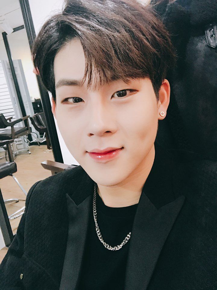 hourlyjooheon's tweet photo. #JOOHEON #주헌 
{ @OfficialMonstaX } https://t.co/emdYlVvwGQ