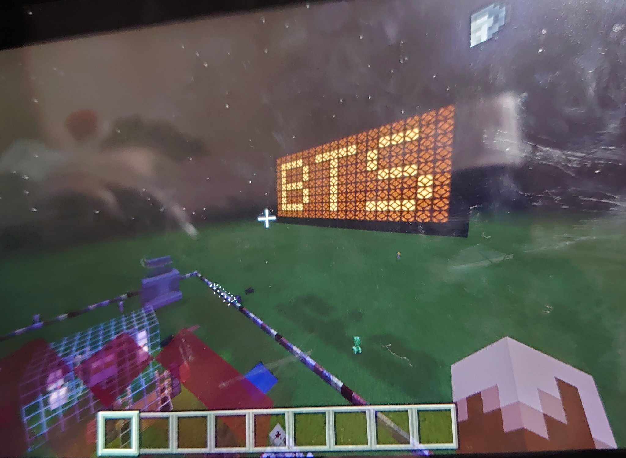 おぐ 甥っ子がマイクラでbtsの電光掲示板作ってくれた T Co U0xnfytls1 Twitter