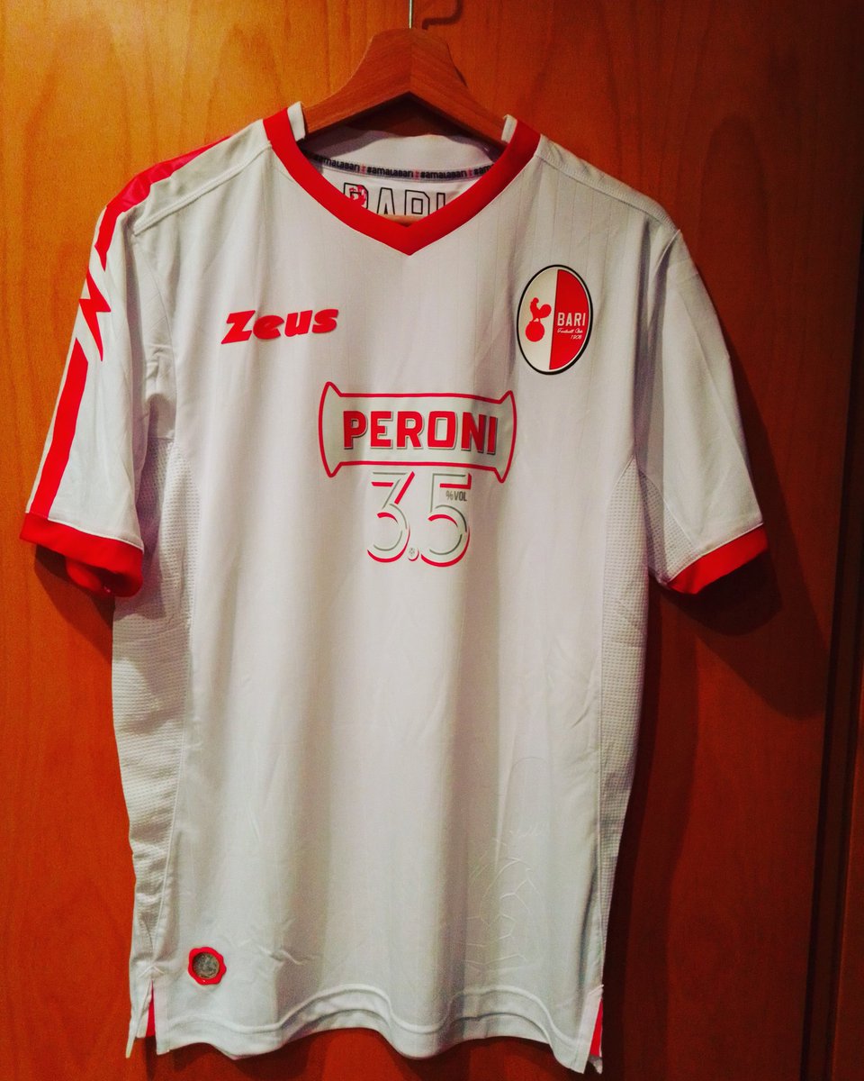 elgranfus's tweet photo. Mi próximo viaje a Italia, concretamente a la Puglia, será con esta bonita camiseta @BariCalcio #FusKits @TheKitmanUK https://t.co/xbHNQKBbqr