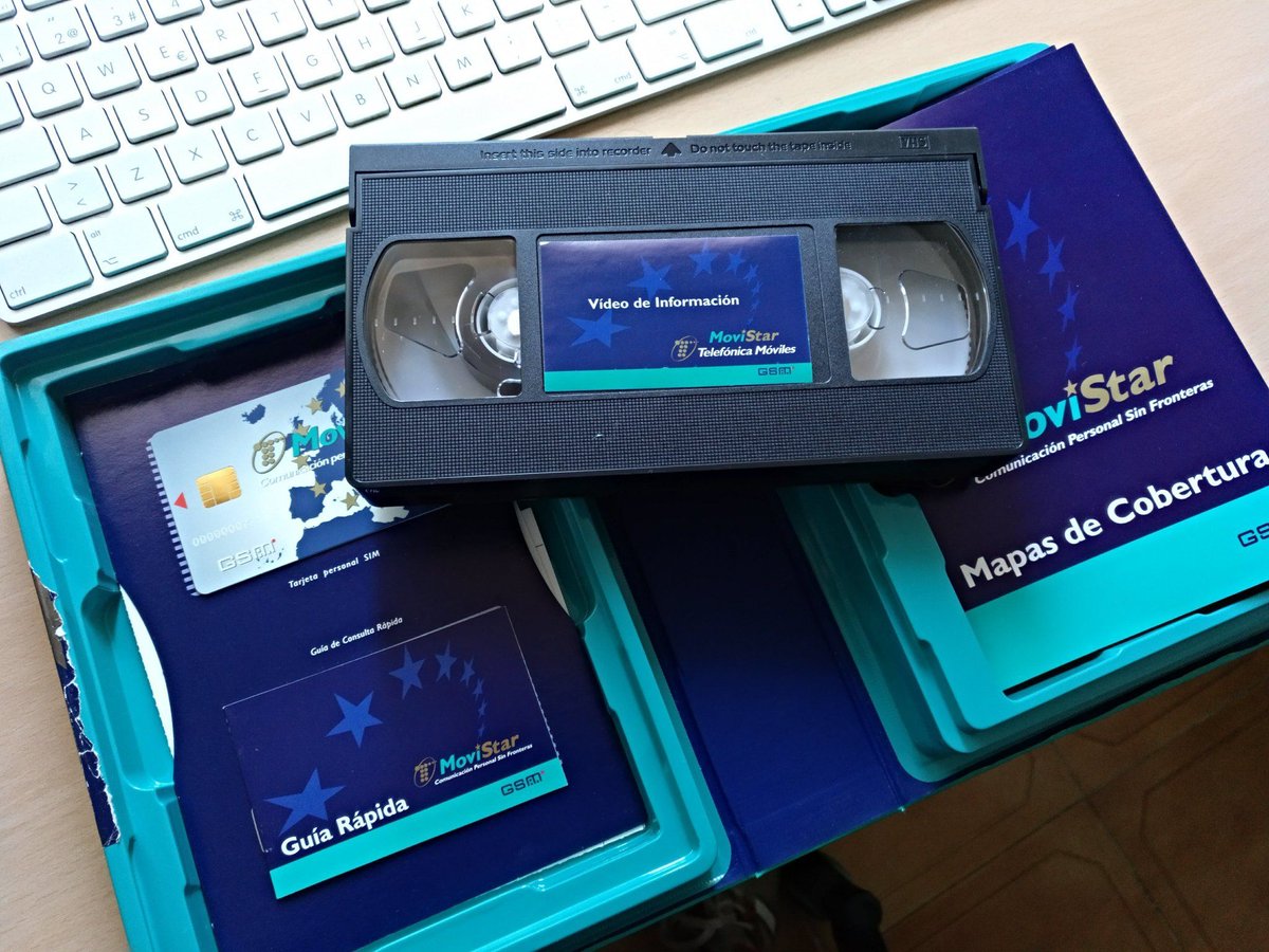 El vídeo que enseñaba a manejar un móvil en 1996  lacabezallena.com/tecnologia/el-…