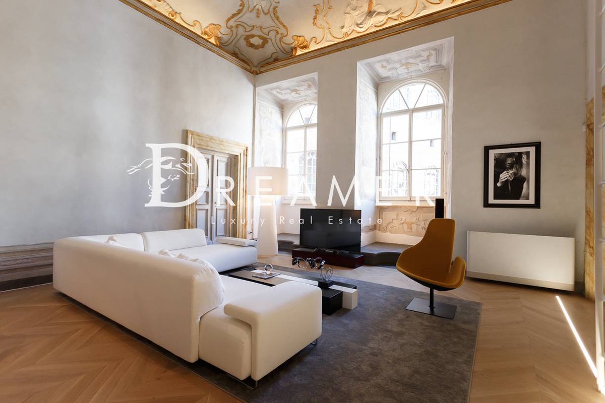 italymagpropert's tweet photo. Luxury apartment for sale in the beautiful Via Tornabuoni in #Florence. This unique apartment is completely restored and renovated to a design by an architect. 135 square meters in total on the first floor of a noble building with elevator. 
 https://t.co/jcIIyrhhlJ https://t.co/YuEczpQMk3
