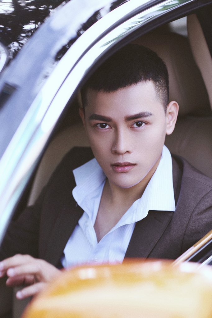 chengchengbo's tweet photo. 23岁完成自己的人生目标，喜提劳斯莱斯幻影🚗以后继续加油 https://t.co/J2eB2D9XUn