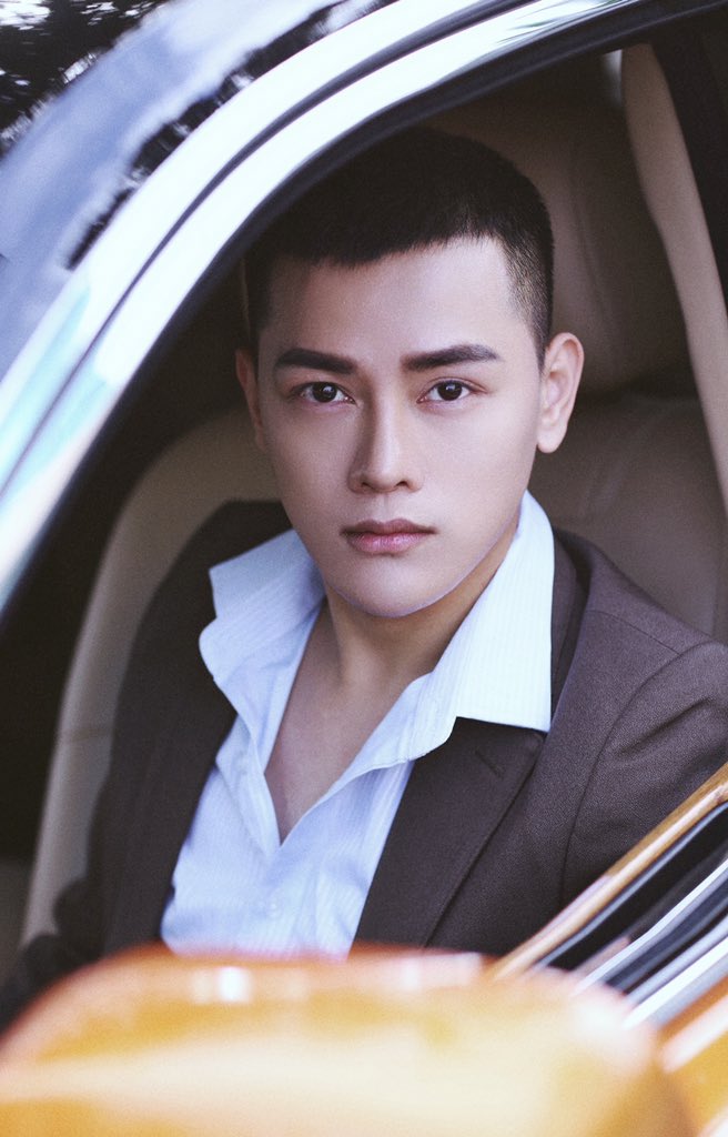 chengchengbo's tweet photo. 23岁完成自己的人生目标，喜提劳斯莱斯幻影🚗以后继续加油 https://t.co/J2eB2D9XUn