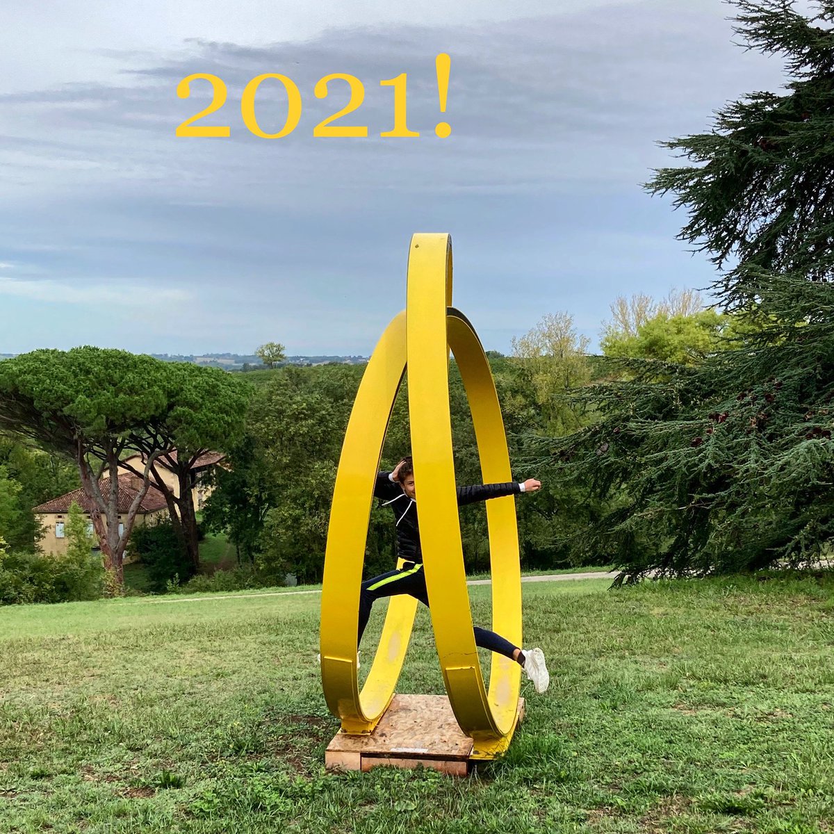 julietteMonange's tweet photo. En #2021 🤞retrouvons le plaisir de jouer avec l’#art et les lieux de #culture &amp; de vie qui nous manquent : #musees #cinemas #theatres salles de #spectaclevivant ...  (ici sculpture #artcontemporain de #TimMorgan en plein air ds le  #Gers) @MomArtfamille https://t.co/K16c1jM5Co