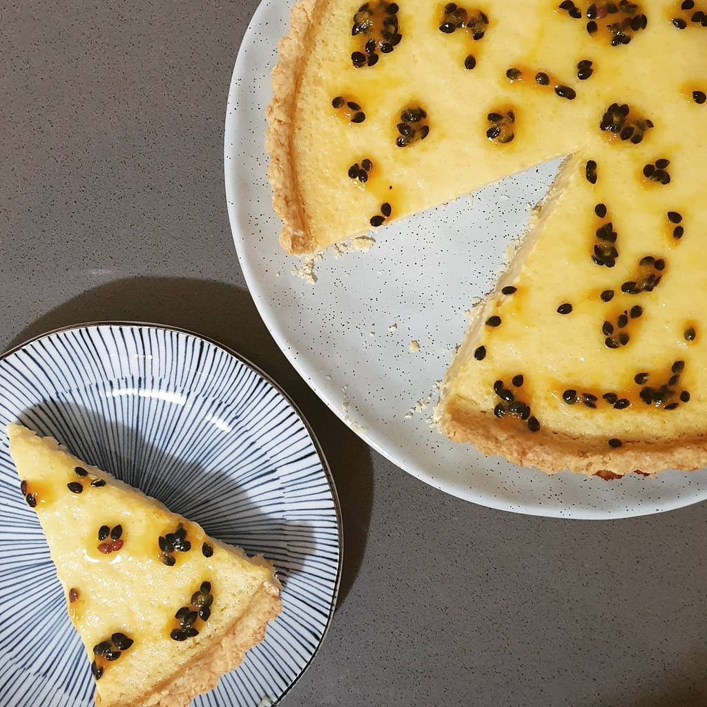 Lucious and silky passionfruit and lime GF tart, served with a dollop of double cream. Perfection instagr.am/p/CJiitCejOpk/