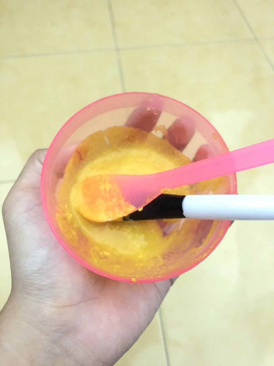 syerasyn's tweet photo. Manjakan kulit with #OTMS
My first trial 🤗 hope effective on my skin ☺️ https://t.co/5p66F2nvXn