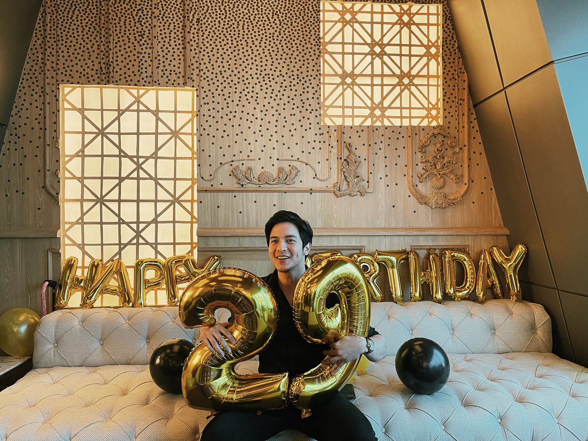 Spending my birthday with the people who matter most.

Thank you for all your greetings! Shararawt!