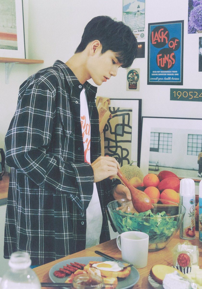 lavender_osw's tweet photo. 위로 2기 팬클럽 키트 포토북

#옹성우
#ONGSEONGWU https://t.co/whZcGaEDyk
