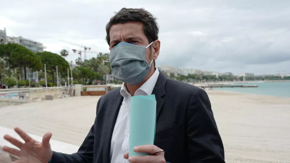 franceinfo's tweet photo. Covid-19 : le couvre-feu avancé à 18 heures "n'a aucune conséquence sanitaire", mais "des conséquences négatives sur l'économie et sur le social", dénonce le maire de Cannes

https://t.co/oSTppUTk5g https://t.co/FBaJ5KK8iJ