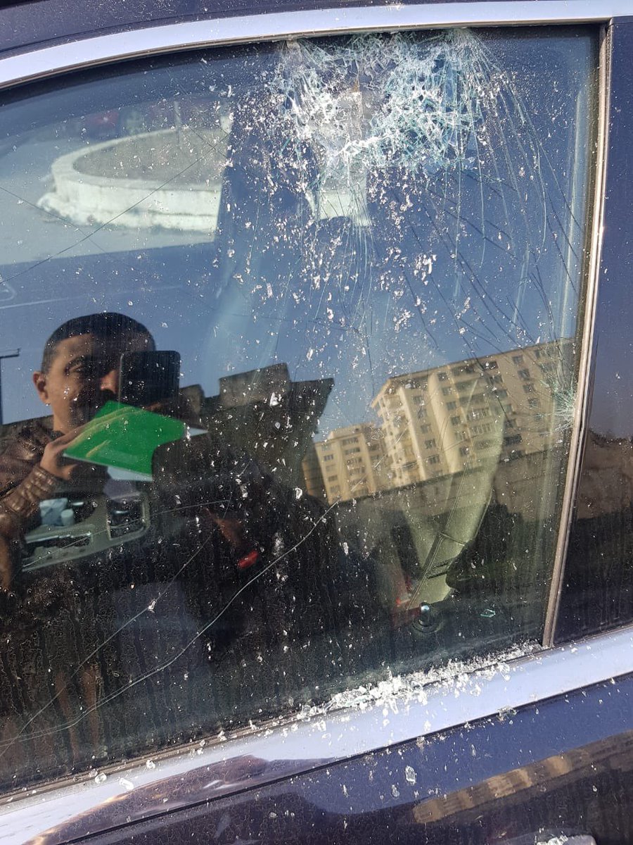asgarovyalchin's tweet photo. Hamıya salam. Bakıda Jeep ölüxanası yeri bilən varsa xəbər eləsin zəhmət olmasa. Sürücü tərəf şüşəni sındırıblar onu alıb dəyişmək üçün. 
#JEEP #GRANDCHEROKEE REAR WINDOW #GLASS #DRIVERSIDE #RIGHT https://t.co/HWLo4efbvE