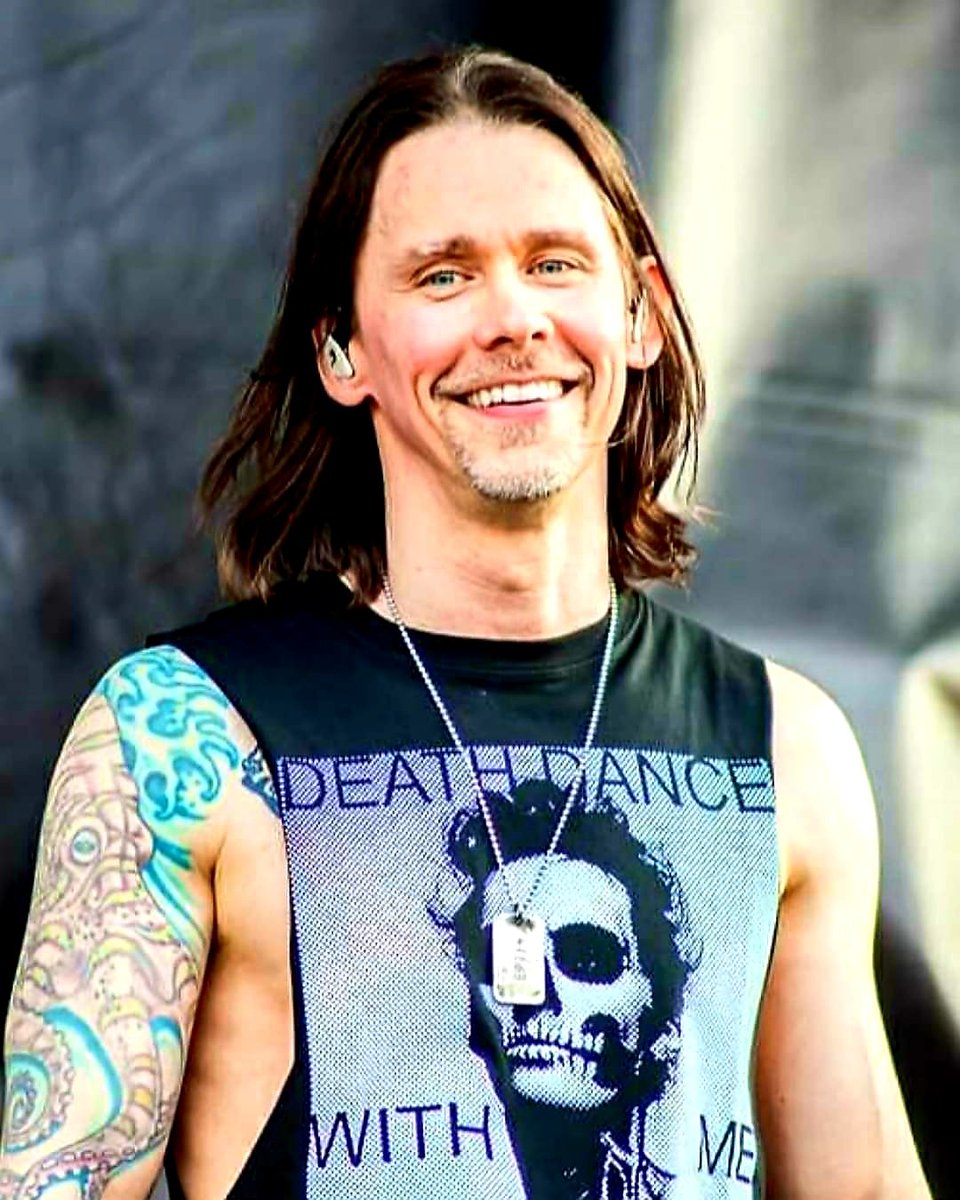 MylesKJunkies's tweet photo. Good morning & Happy Saturday beautiful people! 💗✌☕🎶 Wishing you all an incredibly awesome day! ENJOY & stay safe out there! 🌞
Thx!:)📸👏 Radio Suicide #myleskennedy #SMKC #LivingTheDream #copenhell2019 https://t.co/OYCW2w7uvo