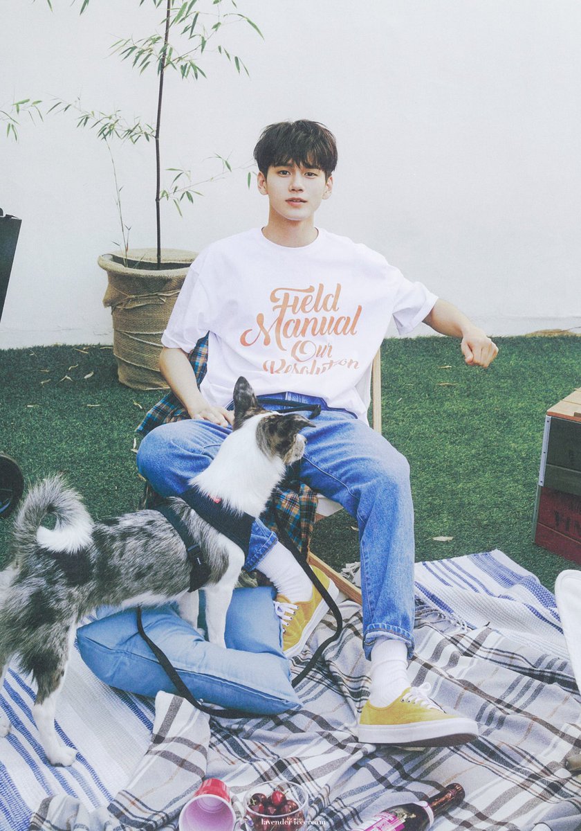 lavender_osw's tweet photo. 위로 2기 팬클럽 키트 포토북

#옹성우
#ONGSEONGWU https://t.co/X11zFD96H4