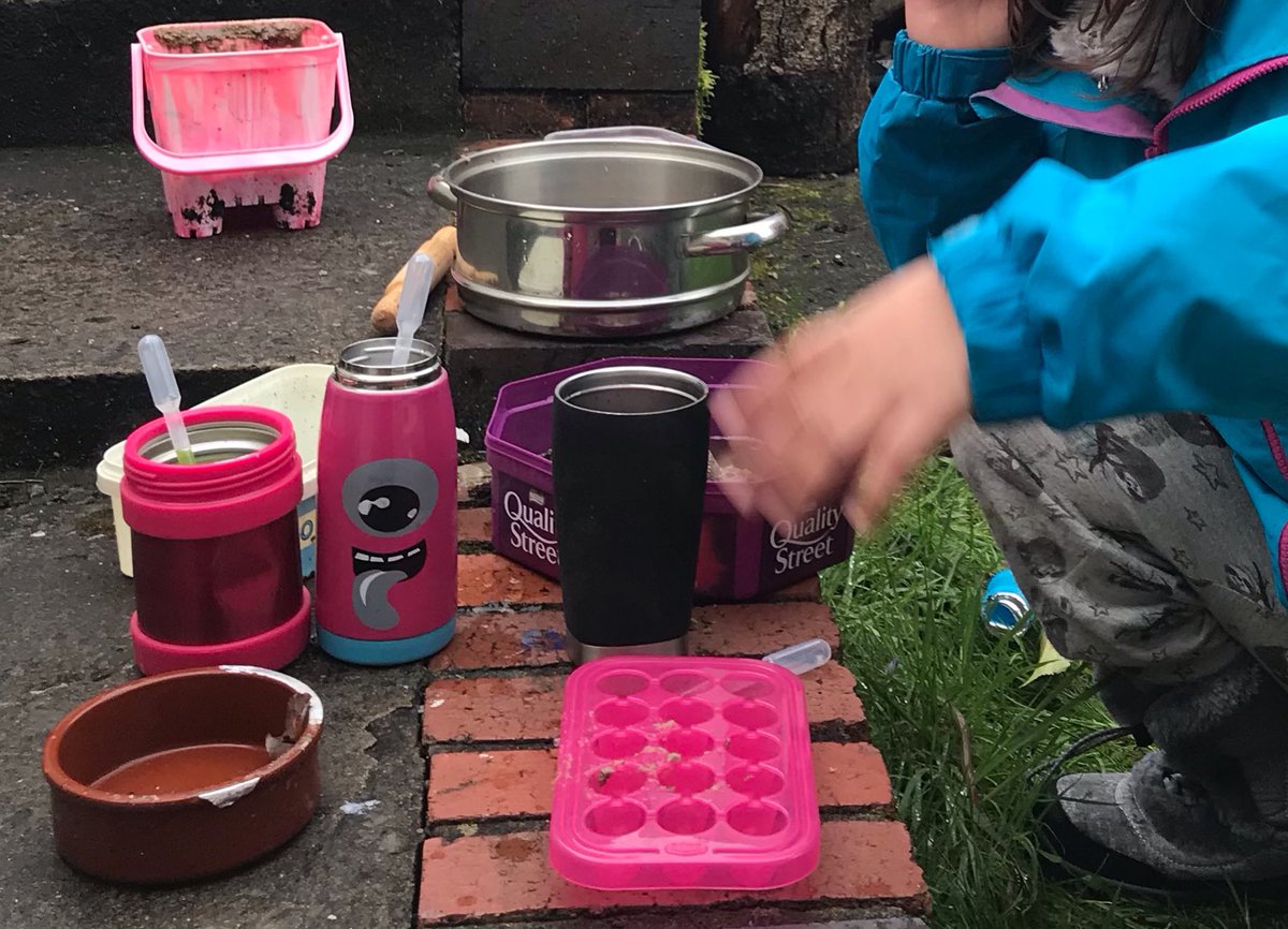 KarinCrimmins's tweet photo. This makes me happy 😊 #IceKitchen with hot coloured water and pipettes.
That hand is telling me to #GoAwayMum 😊 https://t.co/pPM3h7BjTt