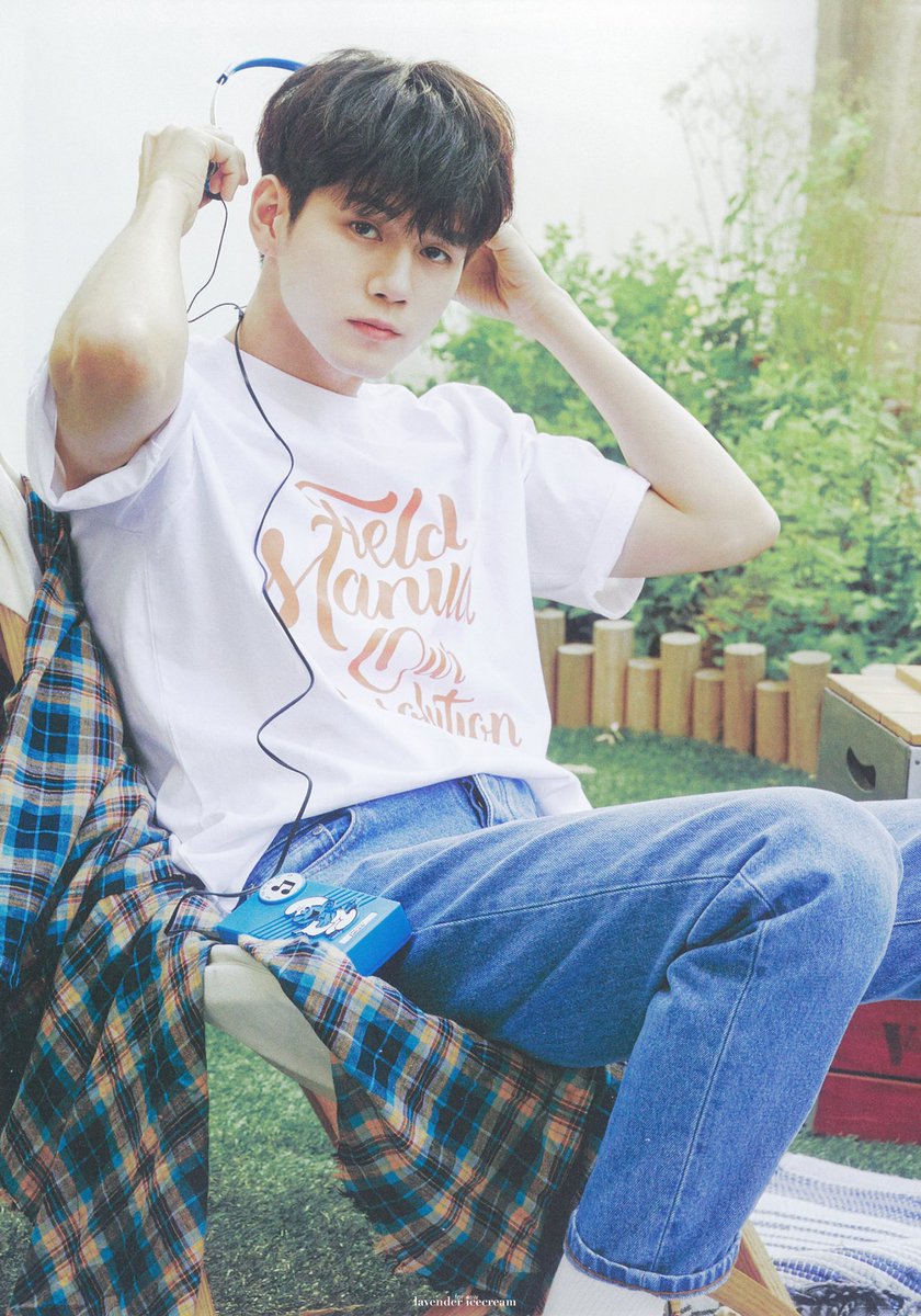 lavender_osw's tweet photo. 위로 2기 팬클럽 키트 포토북

#옹성우
#ONGSEONGWU https://t.co/4swFV75JS4