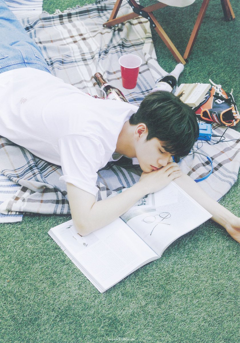 lavender_osw's tweet photo. 위로 2기 팬클럽 키트 포토북

#옹성우
#ONGSEONGWU https://t.co/pjF5MwOebu