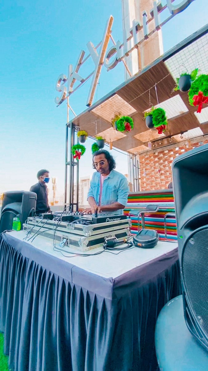 officialdjjenis's tweet photo. Sunday Techno Sundowner #techno #sundowner 💥 @officialdjjenis | #dpsl | #skyaltitude | @PioneerDJglobal | @PioneerDJIndia
#india #djs #technomusic #sunset #music #positivevibes #pioneer #pioneerdj #vmoda #sundowner #vibes #goodvibes https://t.co/HzgSu86uFk