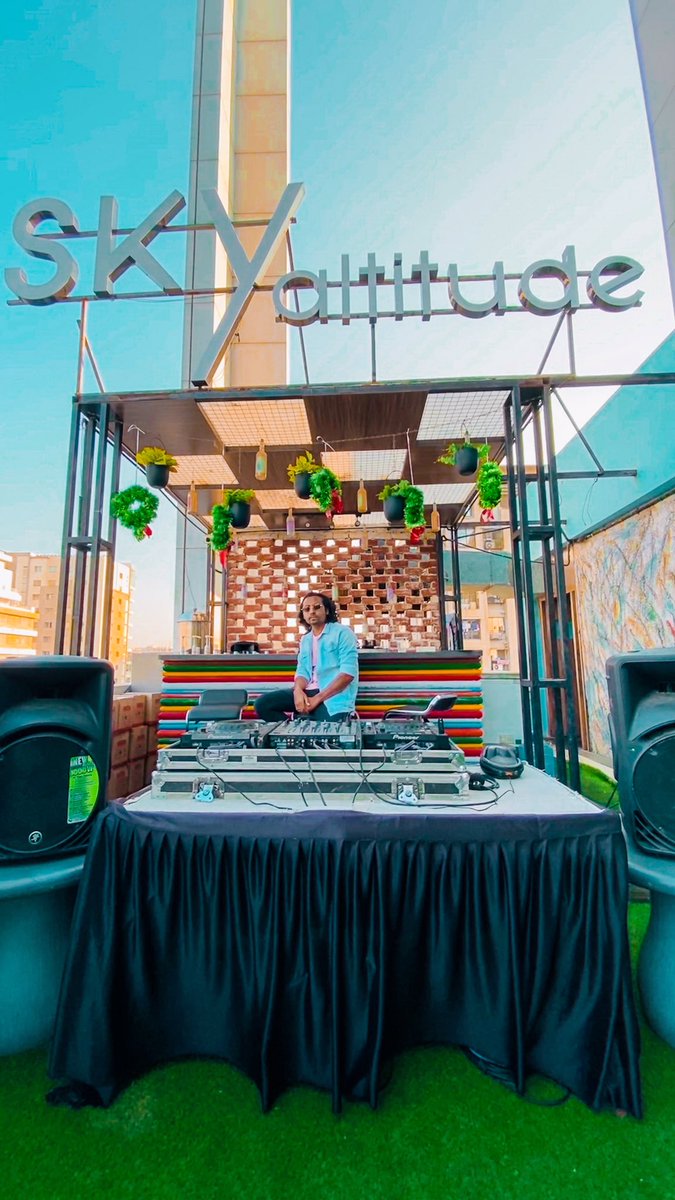 officialdjjenis's tweet photo. Sunday Techno Sundowner #techno #sundowner 💥 @officialdjjenis | #dpsl | #skyaltitude | @PioneerDJglobal | @PioneerDJIndia
#india #djs #technomusic #sunset #music #positivevibes #pioneer #pioneerdj #vmoda #sundowner #vibes #goodvibes https://t.co/HzgSu86uFk
