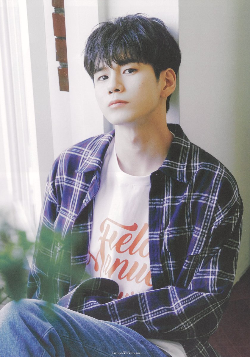 lavender_osw's tweet photo. 위로 2기 팬클럽 키트 포토북

#옹성우
#ONGSEONGWU https://t.co/rWiOh31eGQ