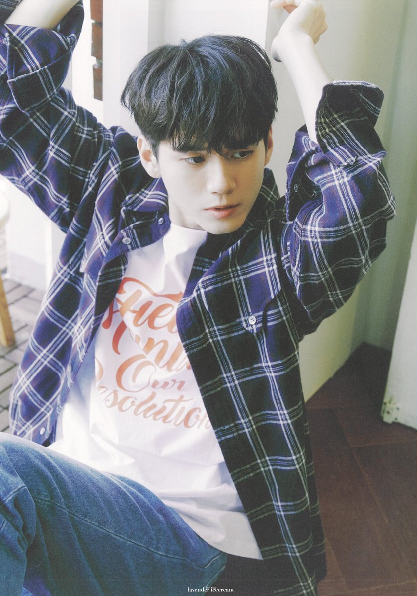 lavender_osw's tweet photo. 위로 2기 팬클럽 키트 포토북

#옹성우
#ONGSEONGWU https://t.co/rWiOh31eGQ