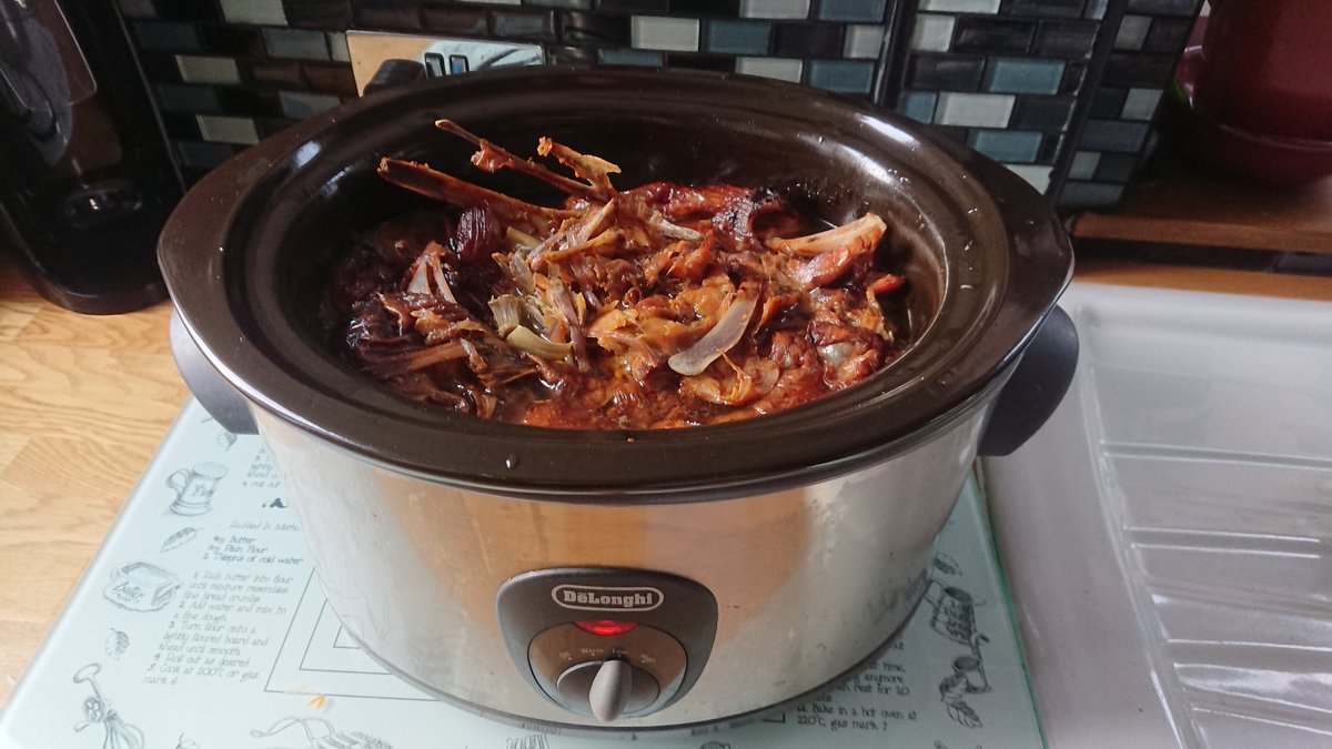 LoxleyFarm's tweet photo. And then finally a turkey stock to make use of all the meat. https://t.co/6W3SqdGAje