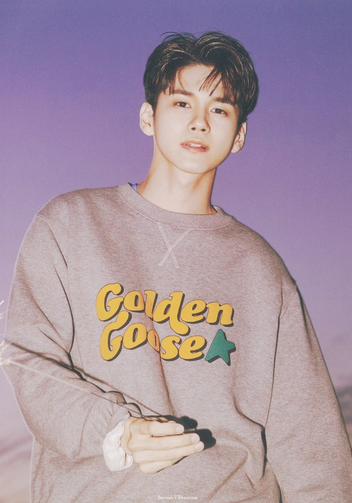 lavender_osw's tweet photo. 위로 2기 팬클럽 키트 포토북

#옹성우
#ONGSEONGWU https://t.co/XDBUfJhdB6