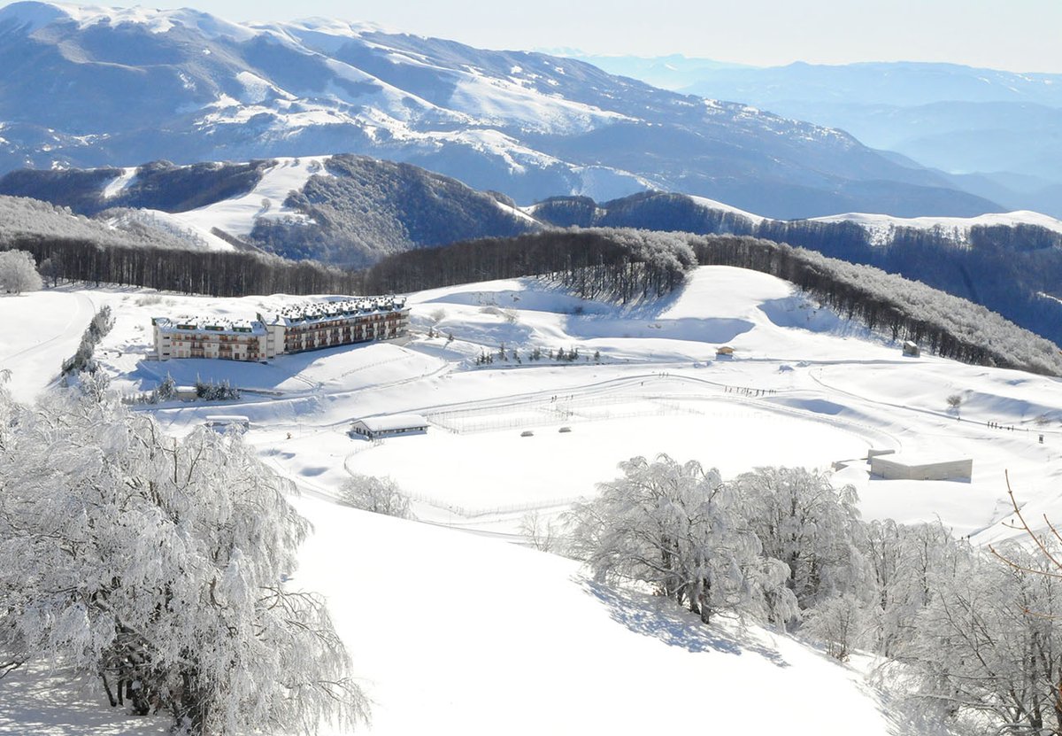 visit_rieti's tweet photo. Ancora una volta il nostro territorio protagonista su Rai1. 🤩
📍Oggi 2 gennaio, alle 14, non perdete la puntata di #LineaBianca dedicata al #Terminillo 🏔, passando per Leonessa, Greccio e il lago del Salto, fino ad arrivare in centro città. https://t.co/VNEYxB5fL1