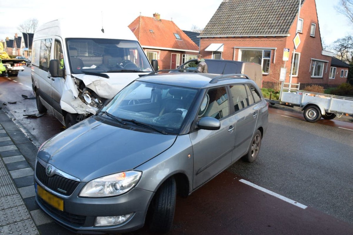 Gewonde bij verkeersongeval op N980 - #Groningen -..