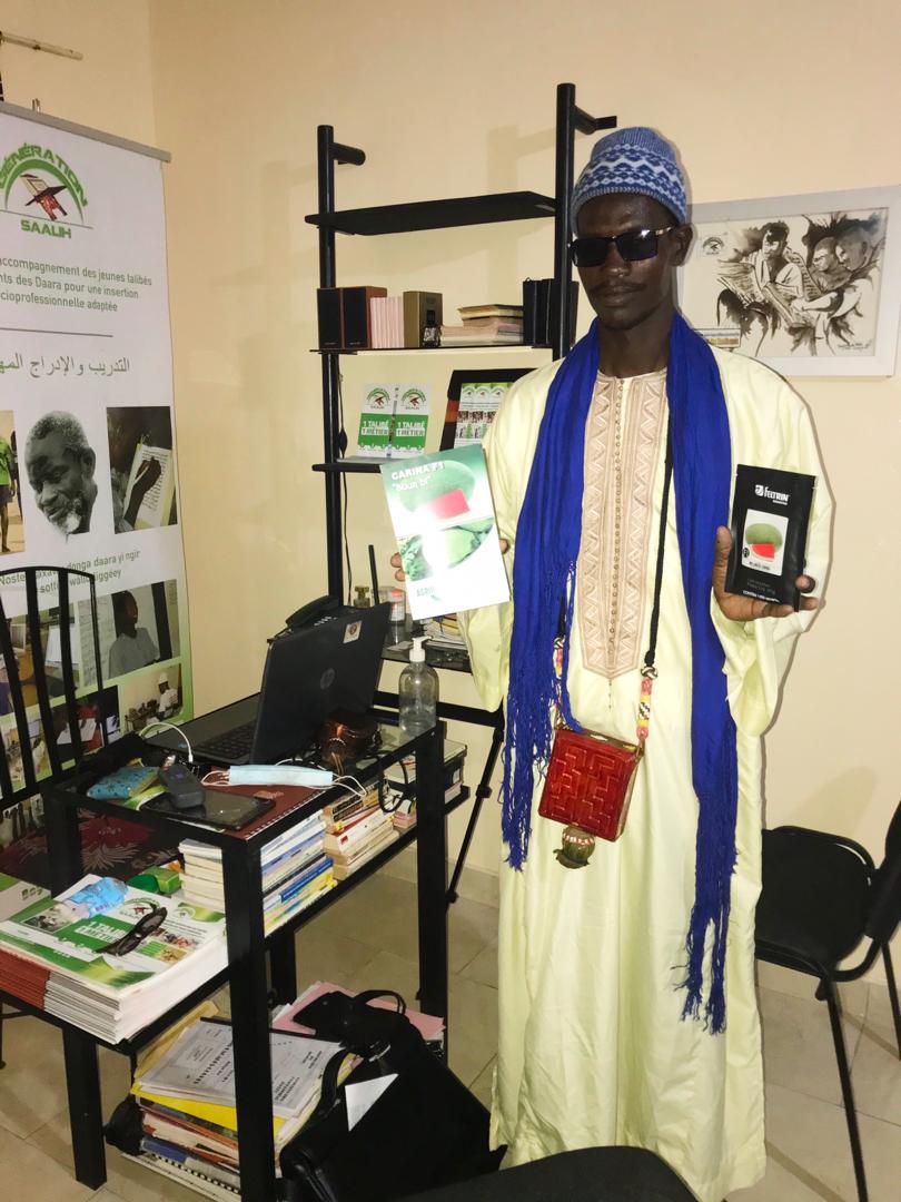 #TalibéPreneur: Serigne Fall dit Nourou Fall,  Dieuwrigne Daara Nouroud Daarayni de Khambala a reçu son " seed capital" et des semences certifiées pour démarrer ses activités économiques  avec ses talibés 
"GS-FUNDS 1" by "Génération Saalih"
#UnTalibé_UnMétier
#BayTekki