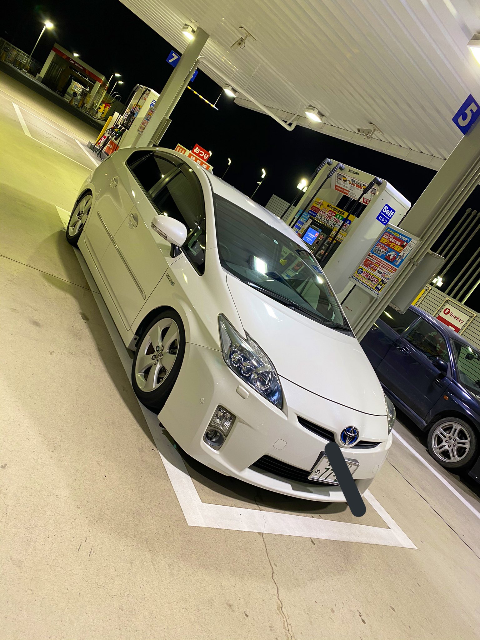 ゆっくん この車高でフル乗車すると腹下擦りまくりで楽しい つか燃費が街乗りなのにリッター24も走るのはヤバすぎプリウス 笑 T Co Onnpzgvdxx Twitter