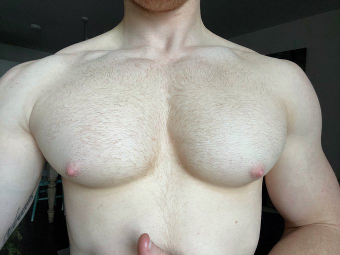 First chest pump of 2021 ✨ https://t.co/YHQwjUghJL