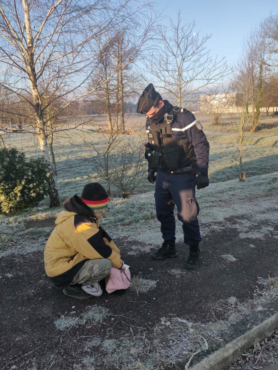 Gendarmerie's tweet image. #raveparty illégale de #Lieuron
👉 Les #gendarmes poursuivent leurs investigations pour identifier les organisateurs
👉 Les contrôles continuent sur place et sur les axes routiers
👉 plus de 1200 verbalisations et des interpellations 
👉 Plusieurs saisies de matériel de son